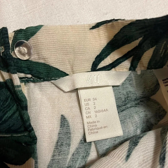 H&M Banana Leaf Print Skirt 2 - Picture 3 of 4